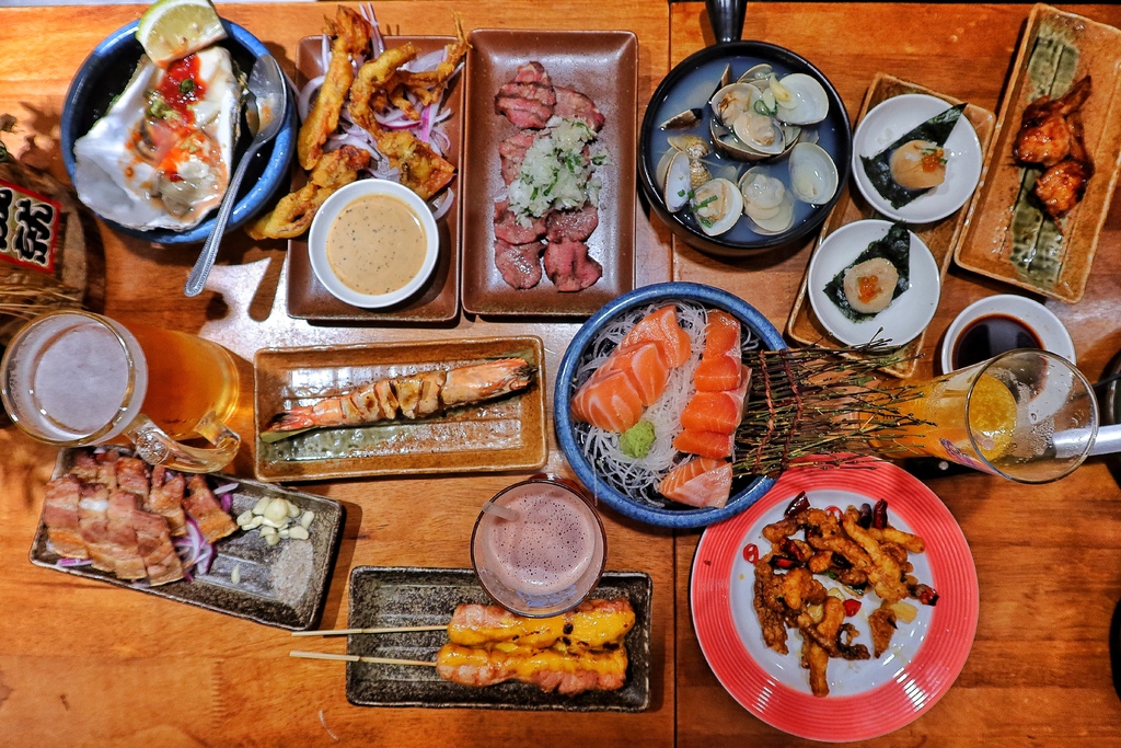 【板橋府中美食】久天居酒屋，爽吃手掌大生蠔跟超厚生魚片，高CP串燒炸物日料通通有! @混血珊莎的奇幻旅程