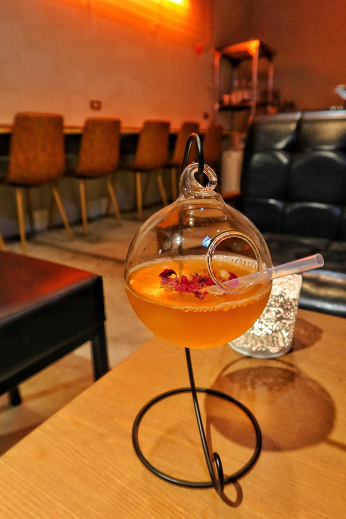 【信義區餐酒館】Meecha Meecha，質感水煙餐廳，必吃招牌醬料串燒，享受微醺週末夜! @混血珊莎的奇幻旅程