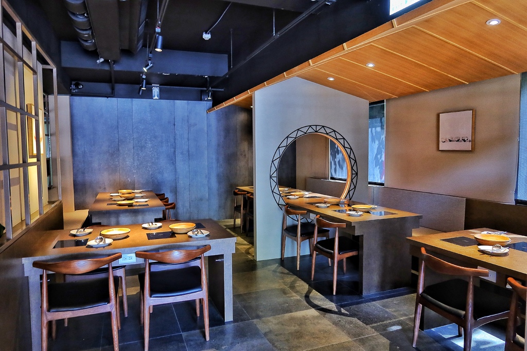 【台中鍋物】論石間鍋物 台中國美店│任選數十種美味湯底│海鮮拚盤10種海鮮超澎派│只要290元起小農蔬菜鍋料無限吃 @混血珊莎的奇幻旅程
