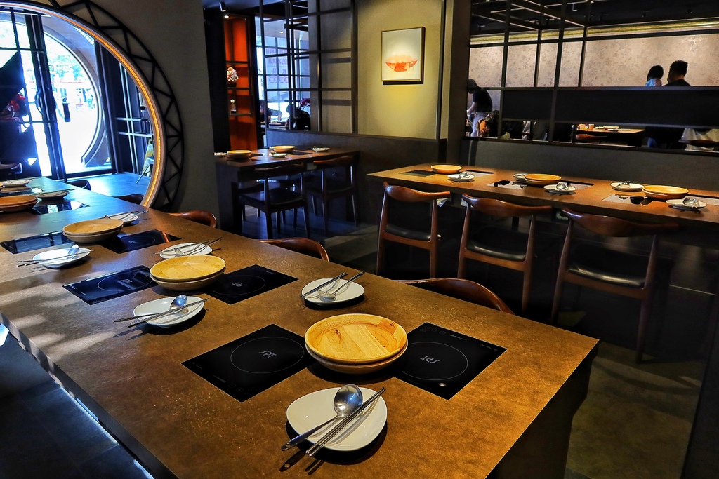 【台中鍋物】論石間鍋物 台中國美店│任選數十種美味湯底│海鮮拚盤10種海鮮超澎派│只要290元起小農蔬菜鍋料無限吃 @混血珊莎的奇幻旅程