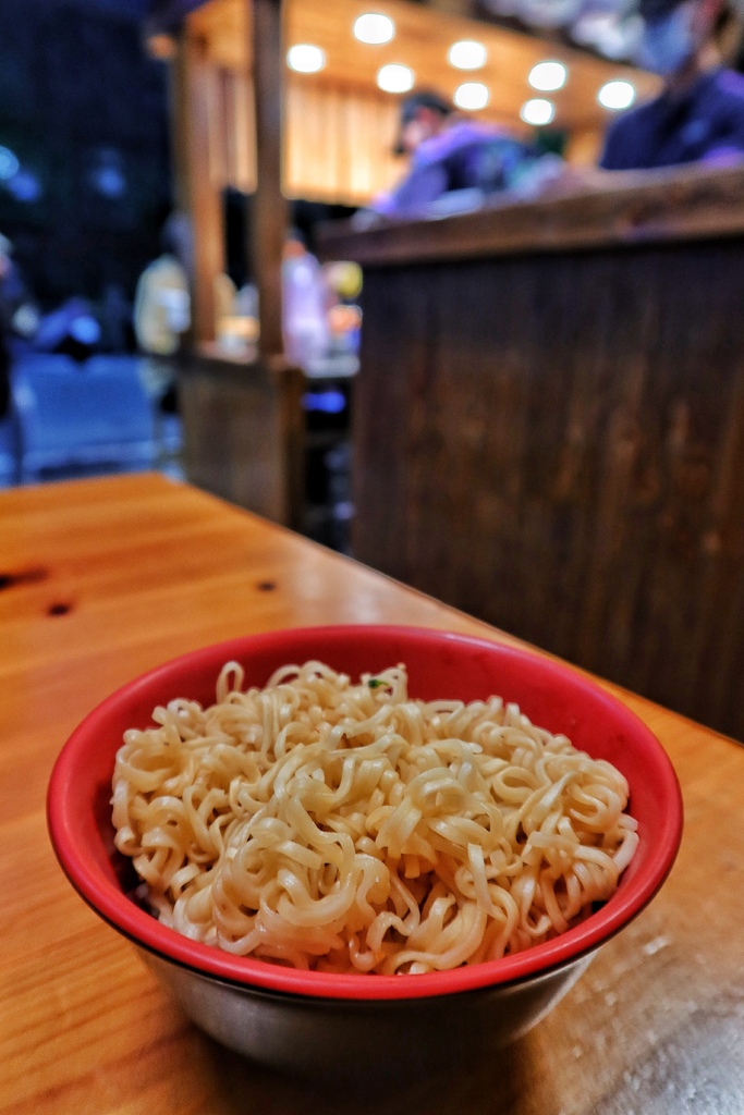【彰化臭豆腐】御國香 麻辣臭豆腐，超人氣排隊美食，會噴汁的麻辣鴨血臭豆腐，必吃超澎湃海龍王麻辣鍋! @混血珊莎的奇幻旅程