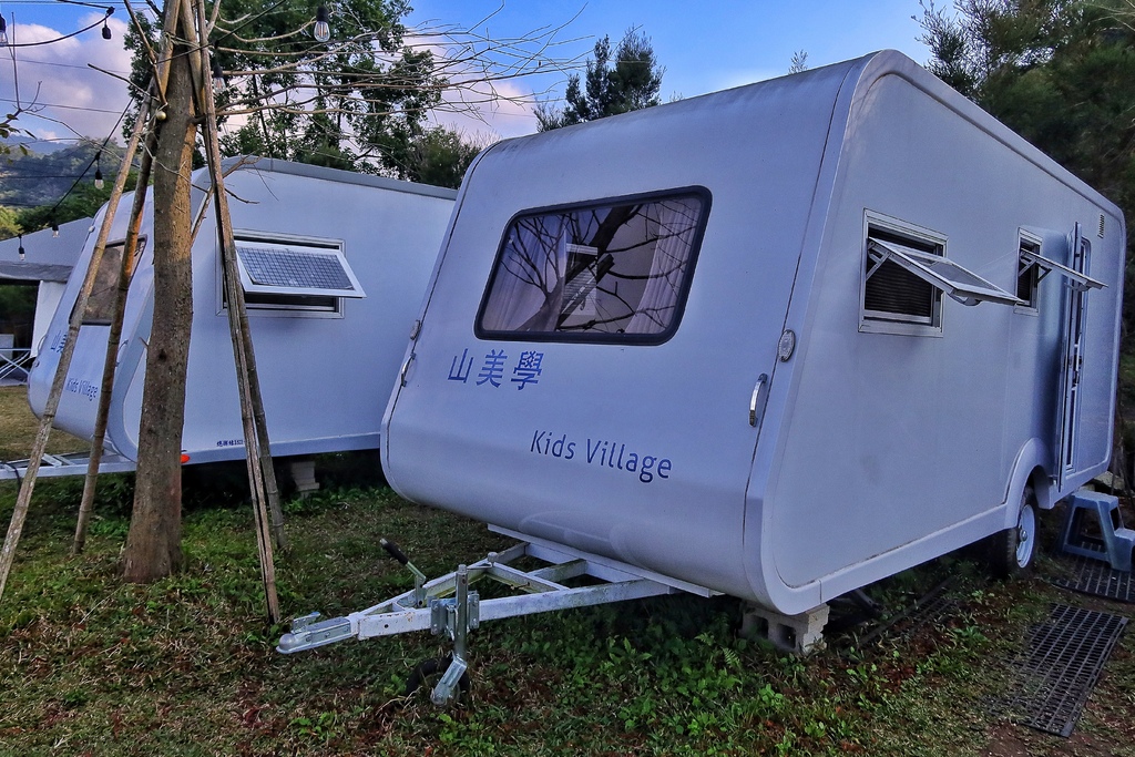 【苗栗露營車】山美學，大湖懶人露營，烤肉BBQ晚餐，遠離塵囂的絕美山景! @混血珊莎的奇幻旅程