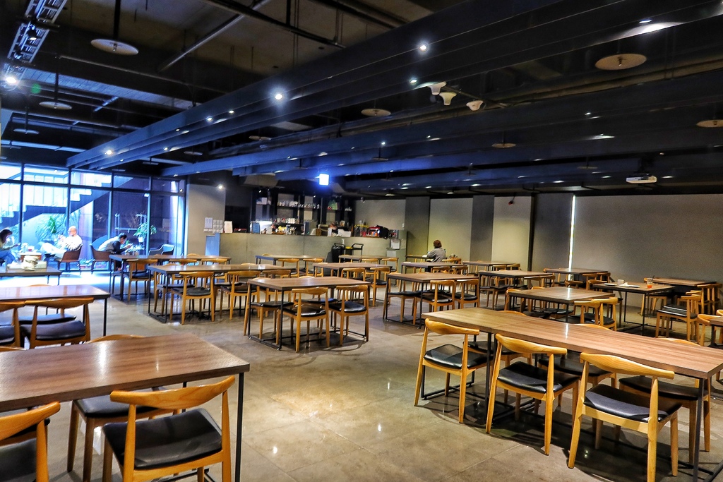 【嘉義西區住宿】嘉義觀止飯店，黑色系裝潢沉穩優雅，市區質感住宿推薦! @混血珊莎的奇幻旅程