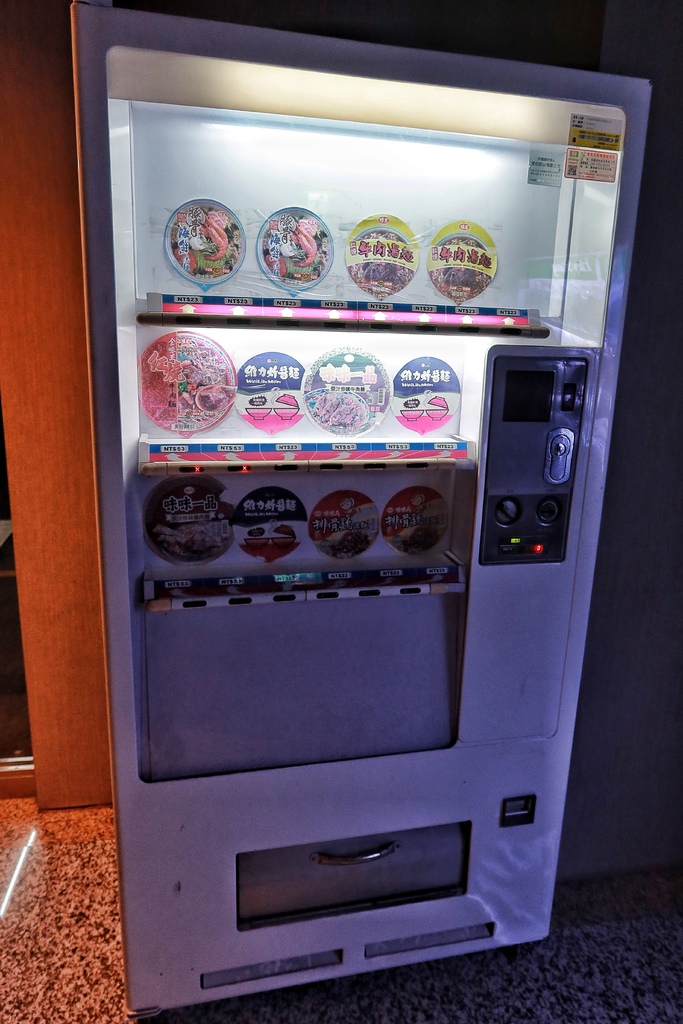【嘉義西區住宿】嘉義觀止飯店，黑色系裝潢沉穩優雅，市區質感住宿推薦! @混血珊莎的奇幻旅程