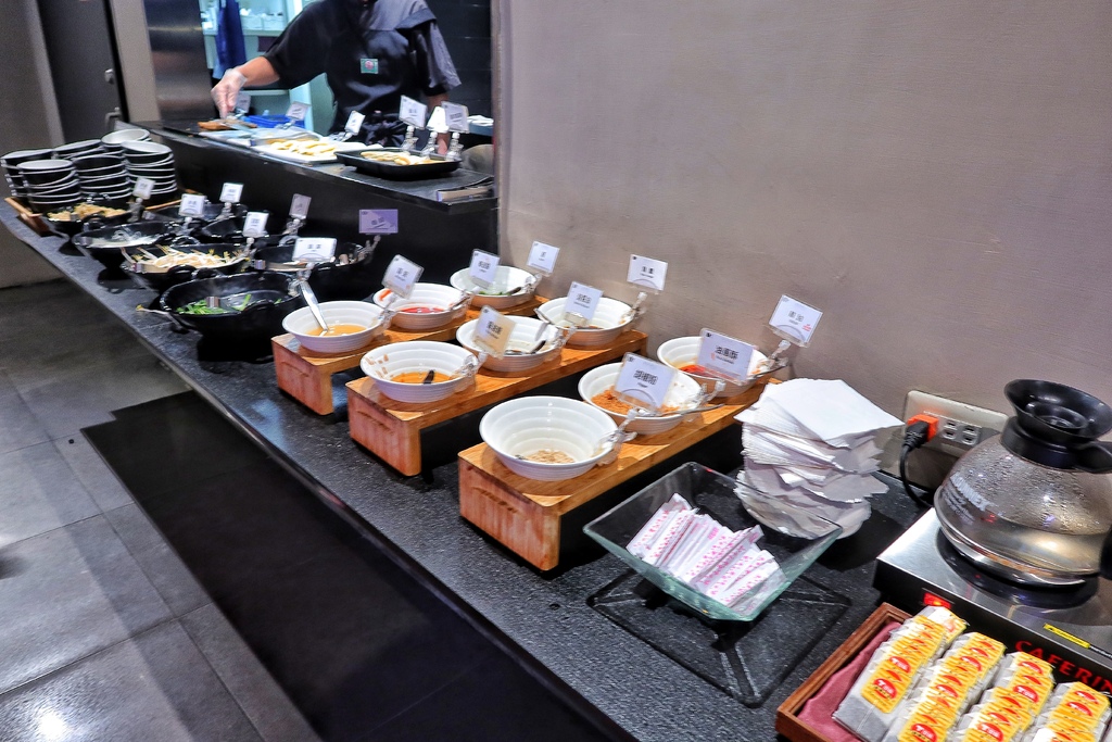 【嘉義西區住宿】嘉義觀止飯店，黑色系裝潢沉穩優雅，市區質感住宿推薦! @混血珊莎的奇幻旅程