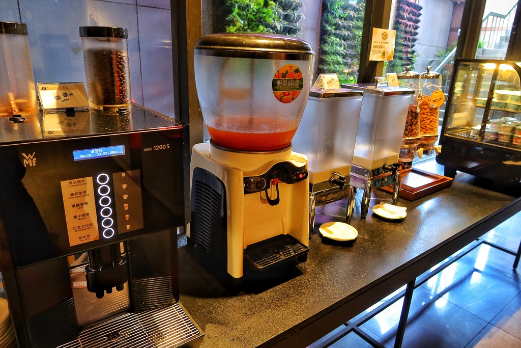 【嘉義西區住宿】嘉義觀止飯店，黑色系裝潢沉穩優雅，市區質感住宿推薦! @混血珊莎的奇幻旅程