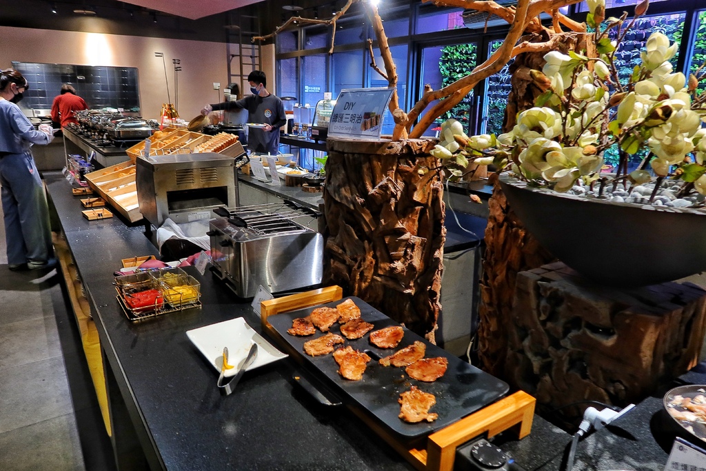 【嘉義西區住宿】嘉義觀止飯店，黑色系裝潢沉穩優雅，市區質感住宿推薦! @混血珊莎的奇幻旅程