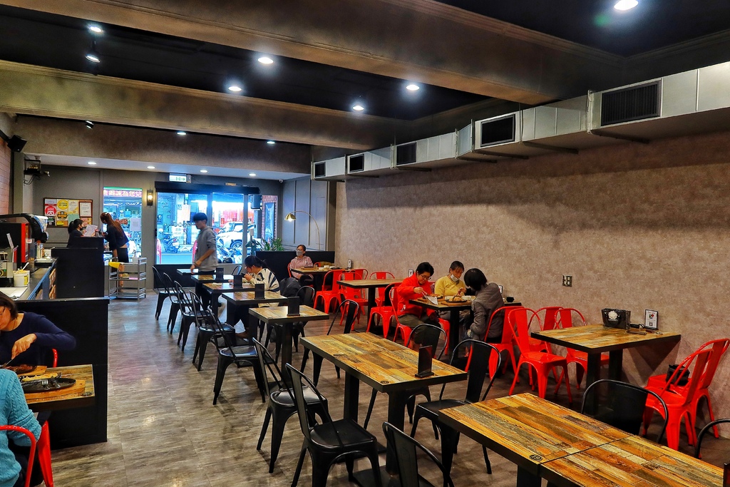 【新竹東區美食】厚作本舖，還有自助吧麻辣燙、爆米花、飲料通通吃到飽! @混血珊莎的奇幻旅程