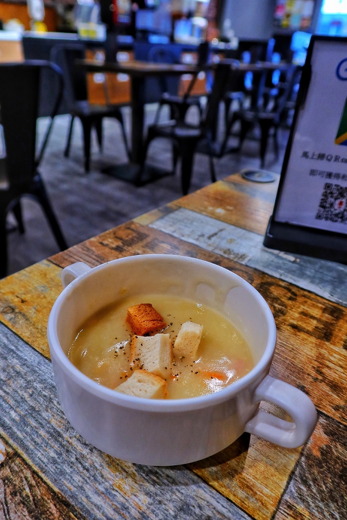 【新竹東區美食】厚作本舖，還有自助吧麻辣燙、爆米花、飲料通通吃到飽! @混血珊莎的奇幻旅程