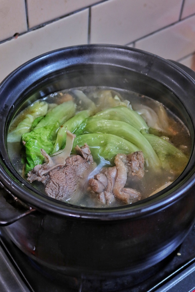 【新竹熱炒】皇品食補岡山羊肉快炒店，來自岡山的羊肉名店，必吃平價美味薑母鴨! @混血珊莎的奇幻旅程