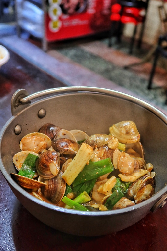 【新竹熱炒】皇品食補岡山羊肉快炒店，來自岡山的羊肉名店，必吃平價美味薑母鴨! @混血珊莎的奇幻旅程