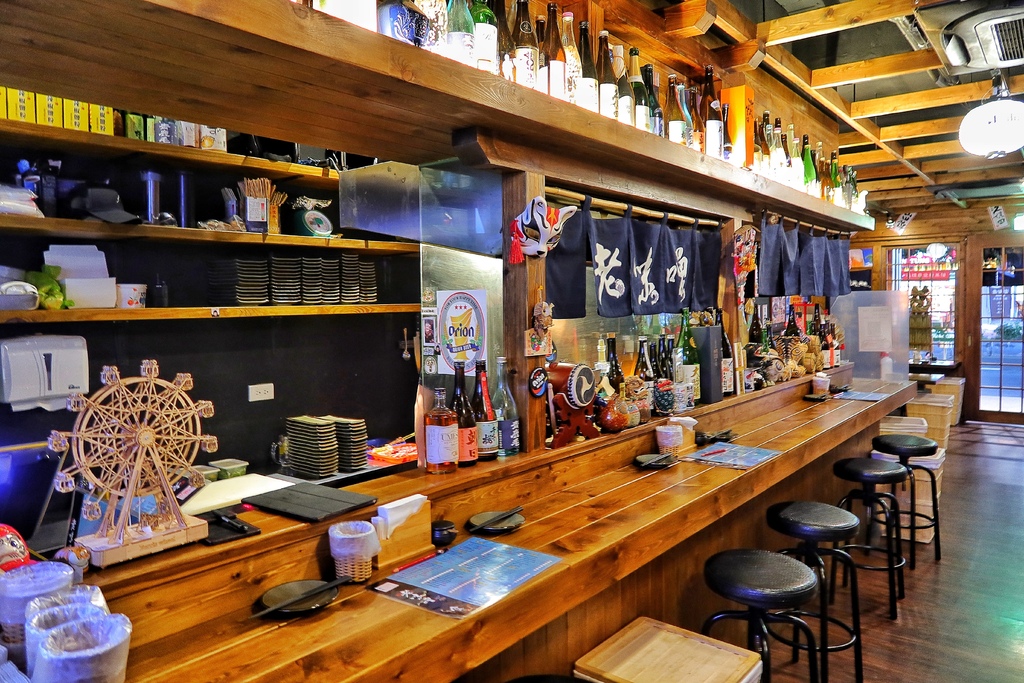 【三重居酒屋】老味噌居酒屋 三重店，日式風格居酒屋，必吃招牌炭火串燒! @混血珊莎的奇幻旅程