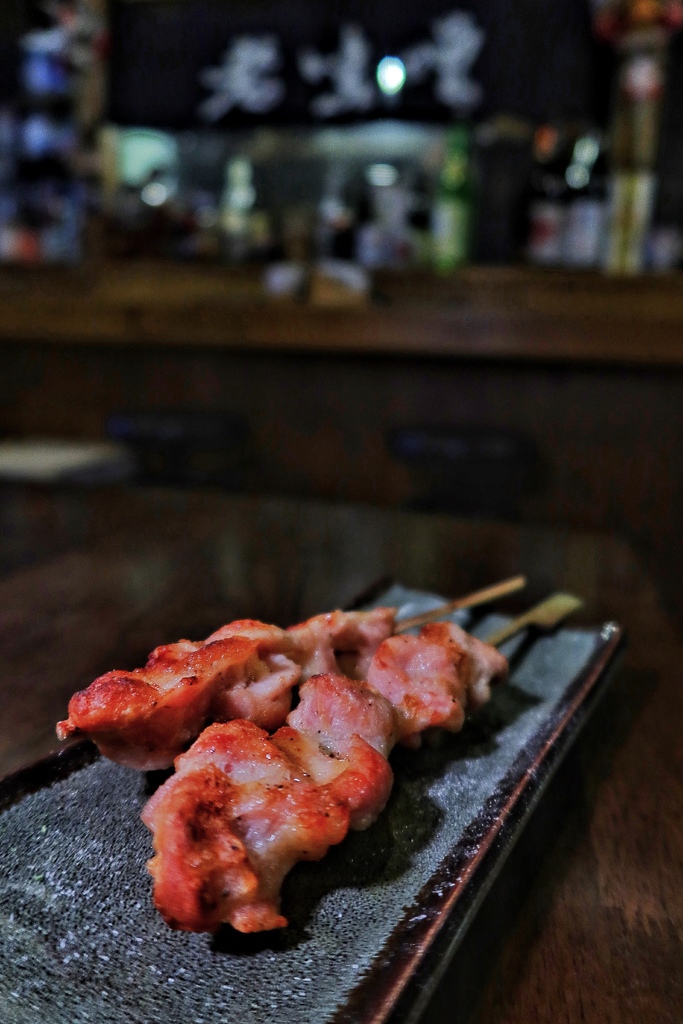 【三重居酒屋】老味噌居酒屋 三重店，日式風格居酒屋，必吃招牌炭火串燒! @混血珊莎的奇幻旅程