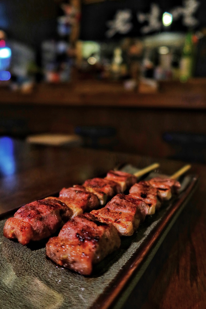 【三重居酒屋】老味噌居酒屋 三重店，日式風格居酒屋，必吃招牌炭火串燒! @混血珊莎的奇幻旅程