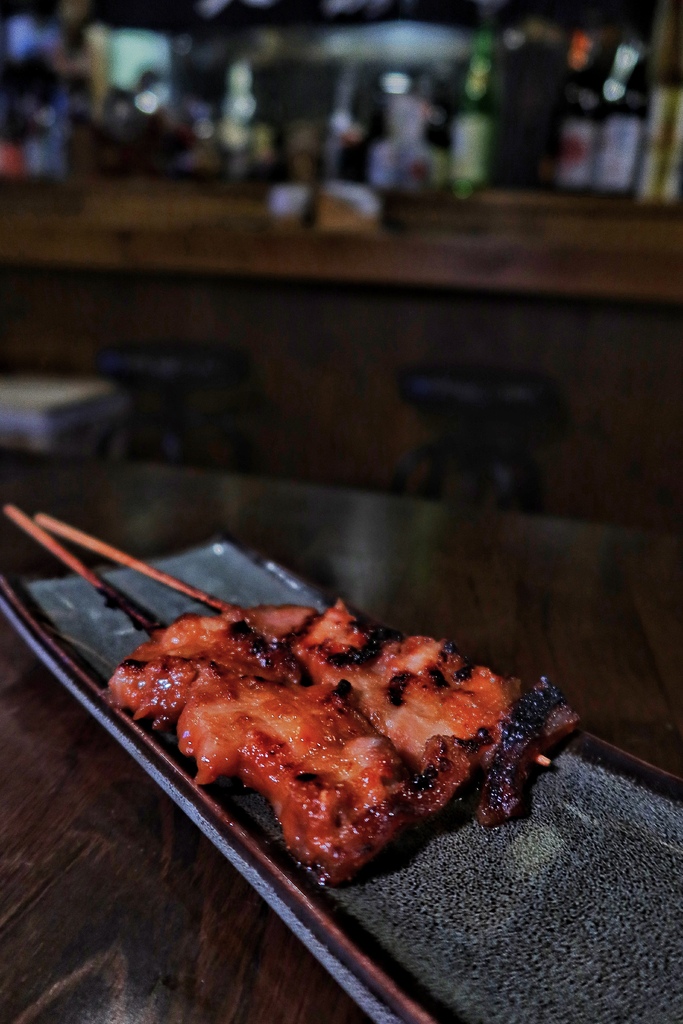 【三重居酒屋】老味噌居酒屋 三重店，日式風格居酒屋，必吃招牌炭火串燒! @混血珊莎的奇幻旅程