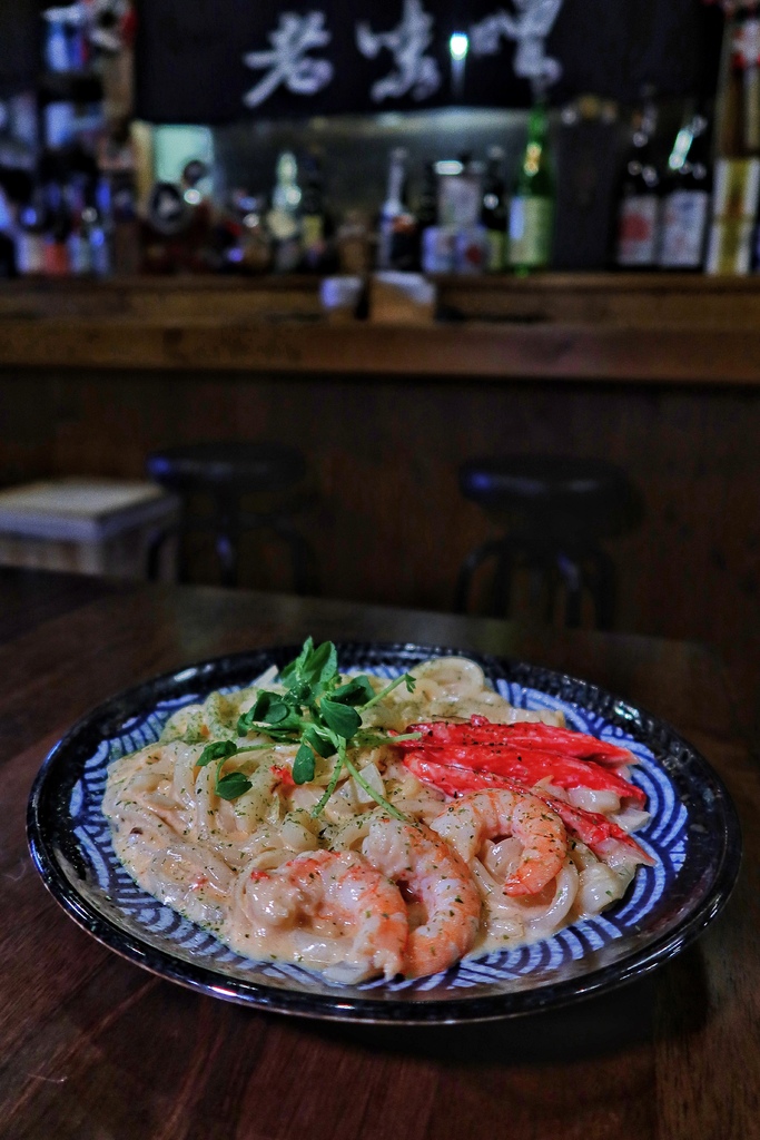 【三重居酒屋】老味噌居酒屋 三重店，日式風格居酒屋，必吃招牌炭火串燒! @混血珊莎的奇幻旅程