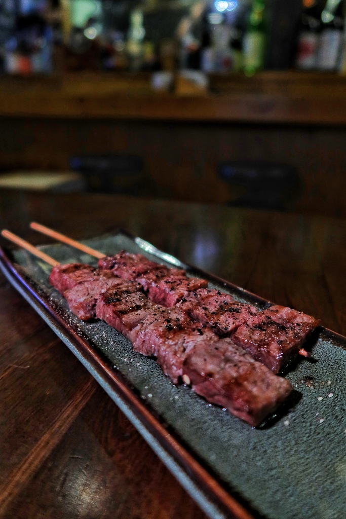 【三重居酒屋】老味噌居酒屋 三重店，日式風格居酒屋，必吃招牌炭火串燒! @混血珊莎的奇幻旅程