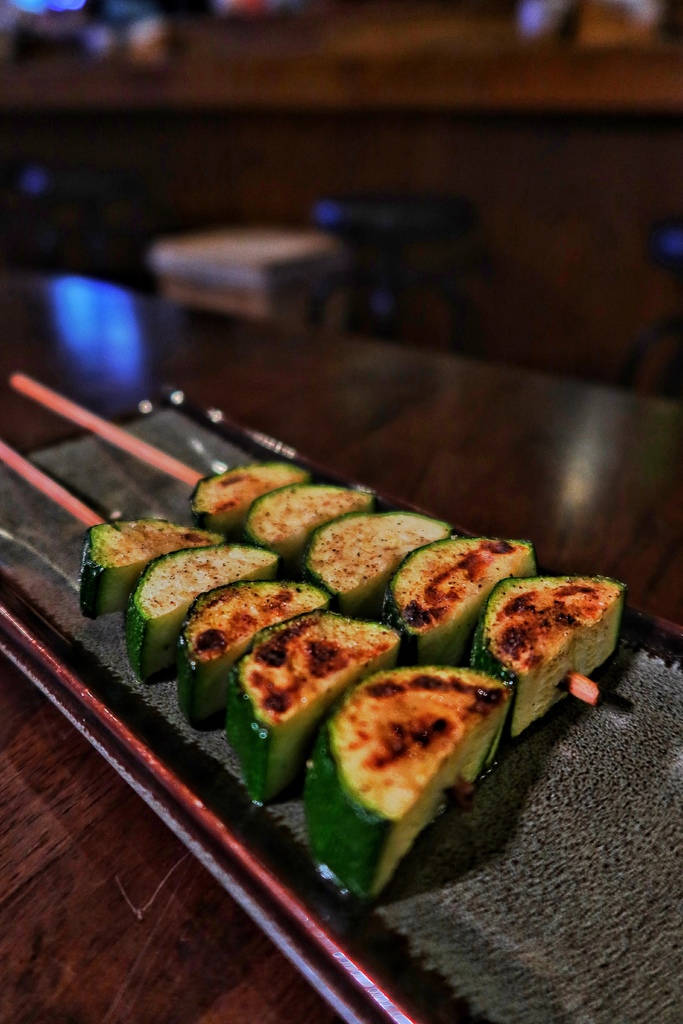【三重居酒屋】老味噌居酒屋 三重店，日式風格居酒屋，必吃招牌炭火串燒! @混血珊莎的奇幻旅程
