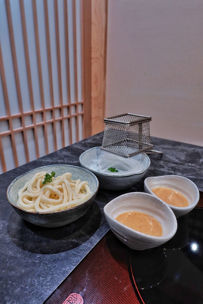 睦月亭│桃園必吃頂級日本A5和牛火鍋，專人桌邊服務，藝文特區高級鍋物! @混血珊莎的奇幻旅程