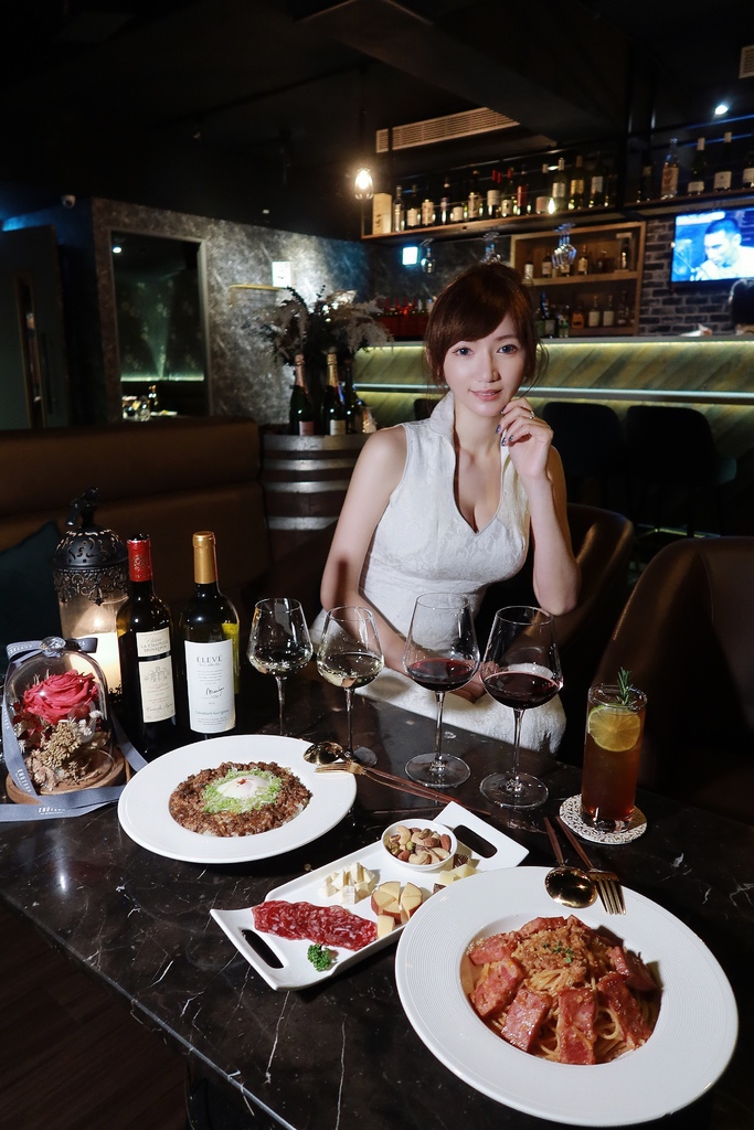 【中山酒吧推薦】From A，八條通特色餐酒館，復古華麗氛圍感十足! @混血珊莎的奇幻旅程