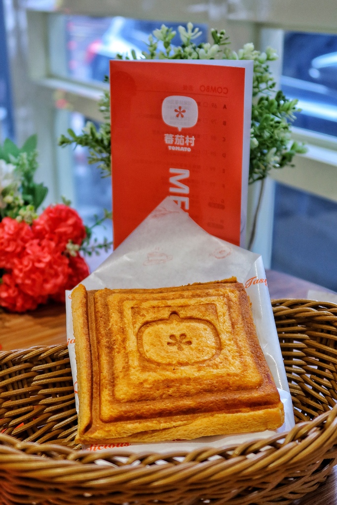 【西屯早午餐】蕃茄村烈美店│期間限定夢幻草莓粉紅堡 @混血珊莎的奇幻旅程