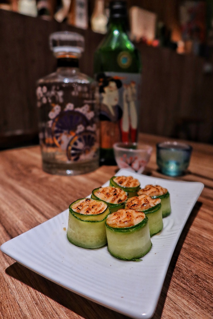 【南京三民美食】饕酒窩居酒屋，比臉大鯖魚一夜干，會牽絲的起司烘蛋太邪惡! @混血珊莎的奇幻旅程