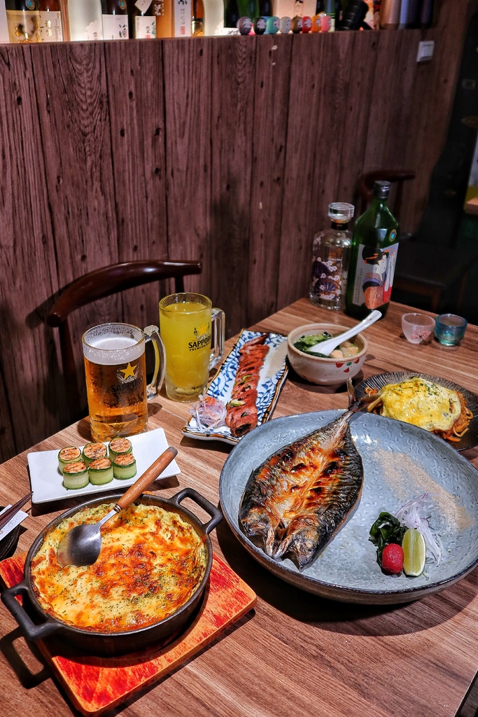 【南京三民美食】饕酒窩居酒屋，比臉大鯖魚一夜干，會牽絲的起司烘蛋太邪惡! @混血珊莎的奇幻旅程