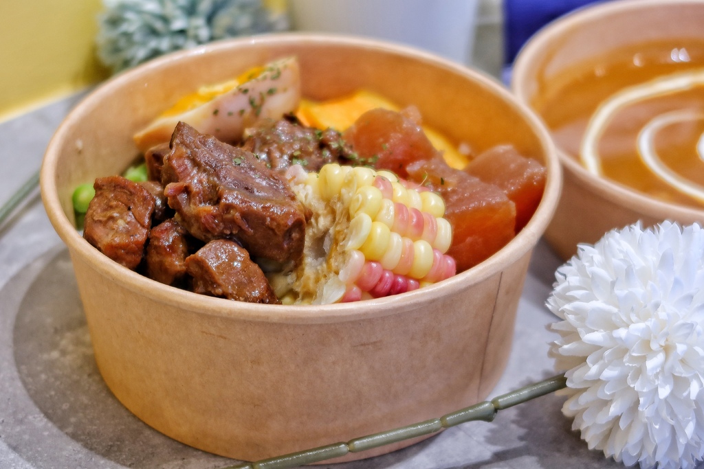 【六張犁美食】咖哩盒食，主打健康餐盒六張犁咖喱，多種口味自由選! @混血珊莎的奇幻旅程
