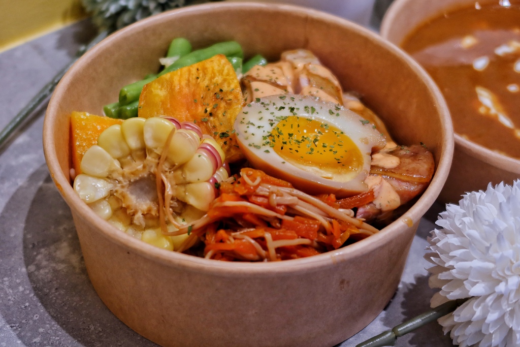 【六張犁美食】咖哩盒食，主打健康餐盒六張犁咖喱，多種口味自由選! @混血珊莎的奇幻旅程