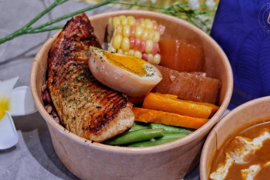 【六張犁美食】咖哩盒食，主打健康餐盒六張犁咖喱，多種口味自由選! @混血珊莎的奇幻旅程