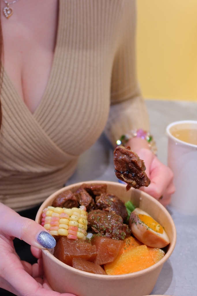 【六張犁美食】咖哩盒食，主打健康餐盒六張犁咖喱，多種口味自由選! @混血珊莎的奇幻旅程