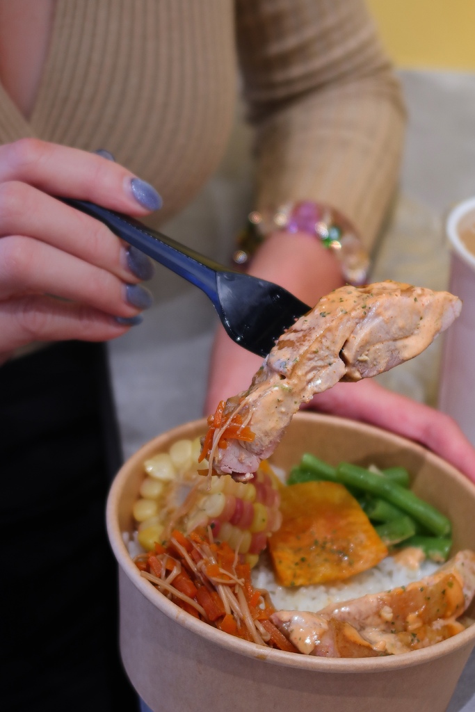 【六張犁美食】咖哩盒食，主打健康餐盒六張犁咖喱，多種口味自由選! @混血珊莎的奇幻旅程