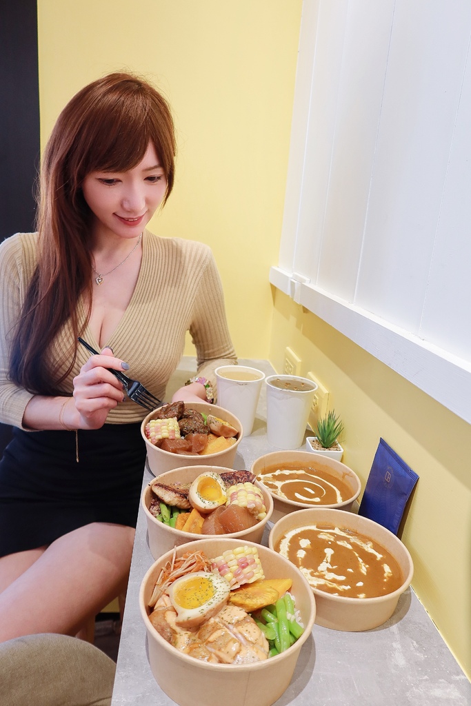 【六張犁美食】咖哩盒食，主打健康餐盒六張犁咖喱，多種口味自由選! @混血珊莎的奇幻旅程