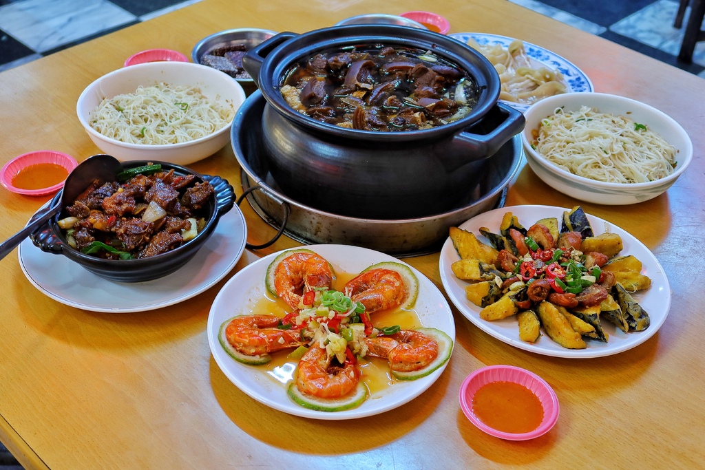 【竹南羊肉爐】詹師傅竹南越式羊肉爐，在地30年創始老店，必吃招牌炭燒羊肉爐! @混血珊莎的奇幻旅程
