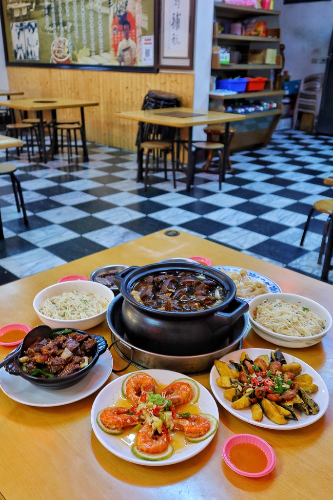【竹南羊肉爐】詹師傅竹南越式羊肉爐，在地30年創始老店，必吃招牌炭燒羊肉爐! @混血珊莎的奇幻旅程