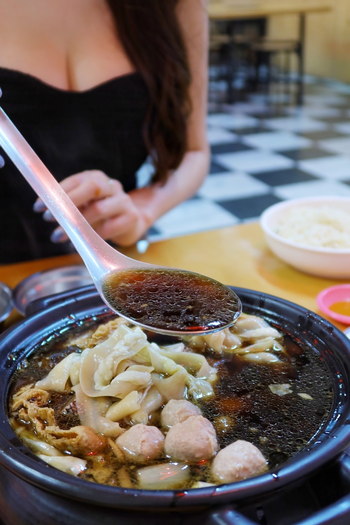 【竹南羊肉爐】詹師傅竹南越式羊肉爐，在地30年創始老店，必吃招牌炭燒羊肉爐! @混血珊莎的奇幻旅程