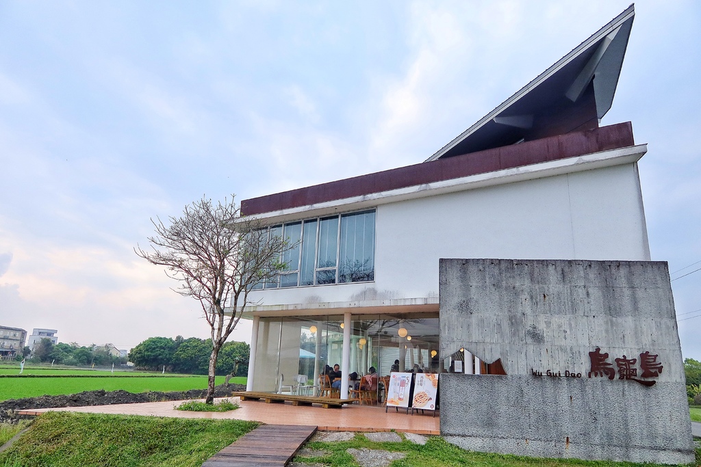 【冬山咖啡廳】宜蘭烏龜島咖啡廳，純白色系玻璃屋，夢幻藍色水池超好拍 @混血珊莎的奇幻旅程