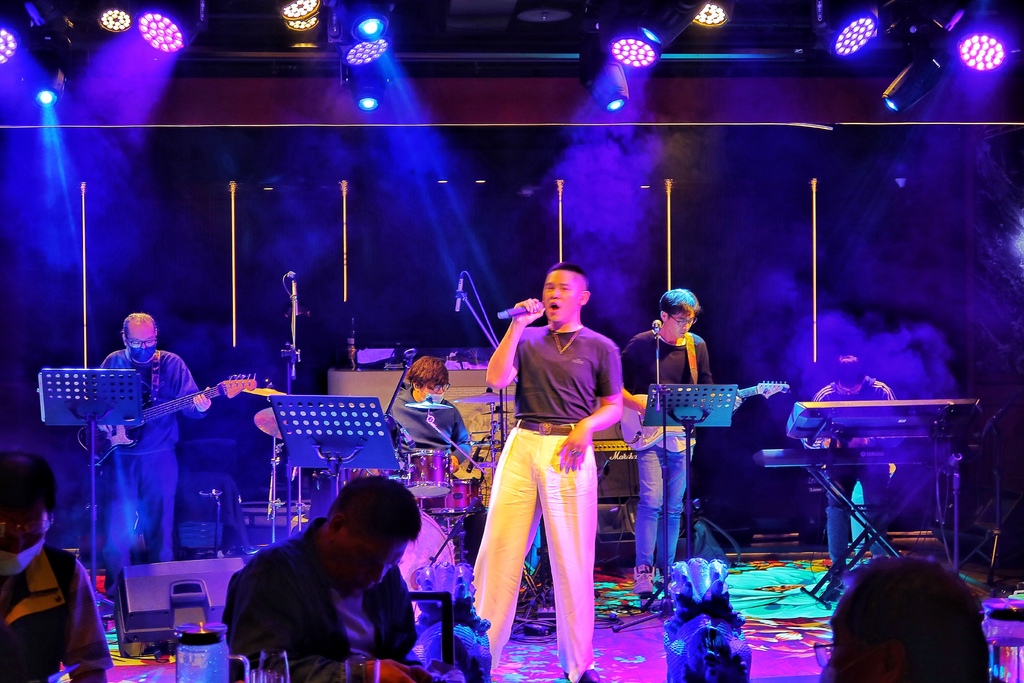 【信義區餐酒館】隱世餐酒館the arcadia，新台式時尚風格餐酒，Live band樂團演出，嗨翻週末夜! @混血珊莎的奇幻旅程