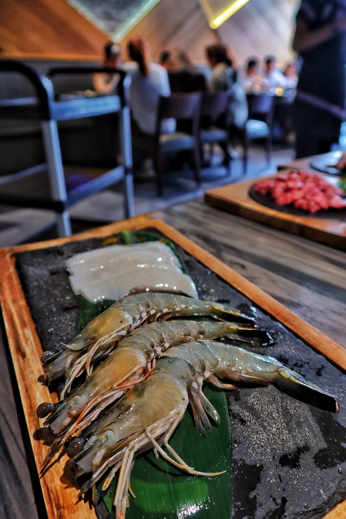 【竹北燒肉】火山岩燒肉竹北旗艦店，主打印地安特色主題，全牛餐份量多又美味! @混血珊莎的奇幻旅程