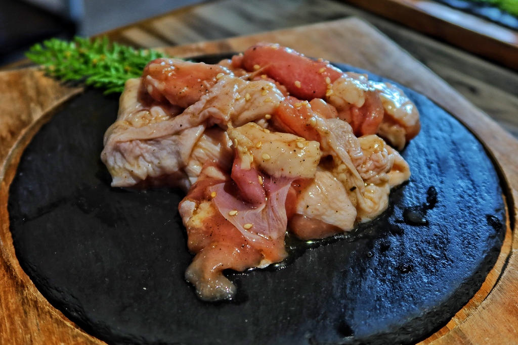 【竹北燒肉】火山岩燒肉竹北旗艦店，主打印地安特色主題，全牛餐份量多又美味! @混血珊莎的奇幻旅程