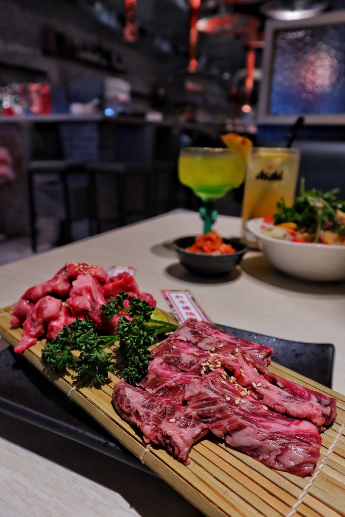 【新店燒肉】牛燒肉Yakiniku，和牛套餐，有多種特色調酒，價格千元有找! @混血珊莎的奇幻旅程