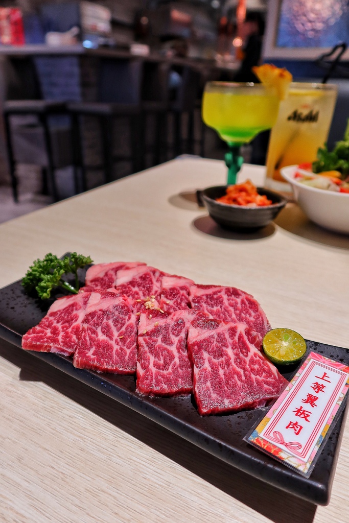 【新店燒肉】牛燒肉Yakiniku，和牛套餐，有多種特色調酒，價格千元有找! @混血珊莎的奇幻旅程