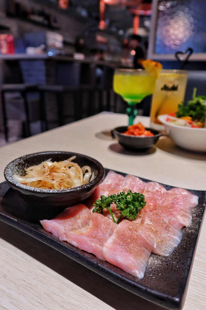 【新店燒肉】牛燒肉Yakiniku，和牛套餐，有多種特色調酒，價格千元有找! @混血珊莎的奇幻旅程