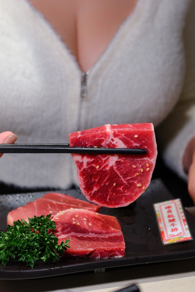 【新店燒肉】牛燒肉Yakiniku，和牛套餐，有多種特色調酒，價格千元有找! @混血珊莎的奇幻旅程