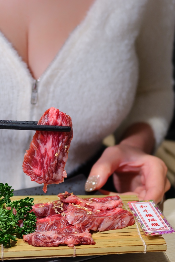 【新店燒肉】牛燒肉Yakiniku，和牛套餐，有多種特色調酒，價格千元有找! @混血珊莎的奇幻旅程