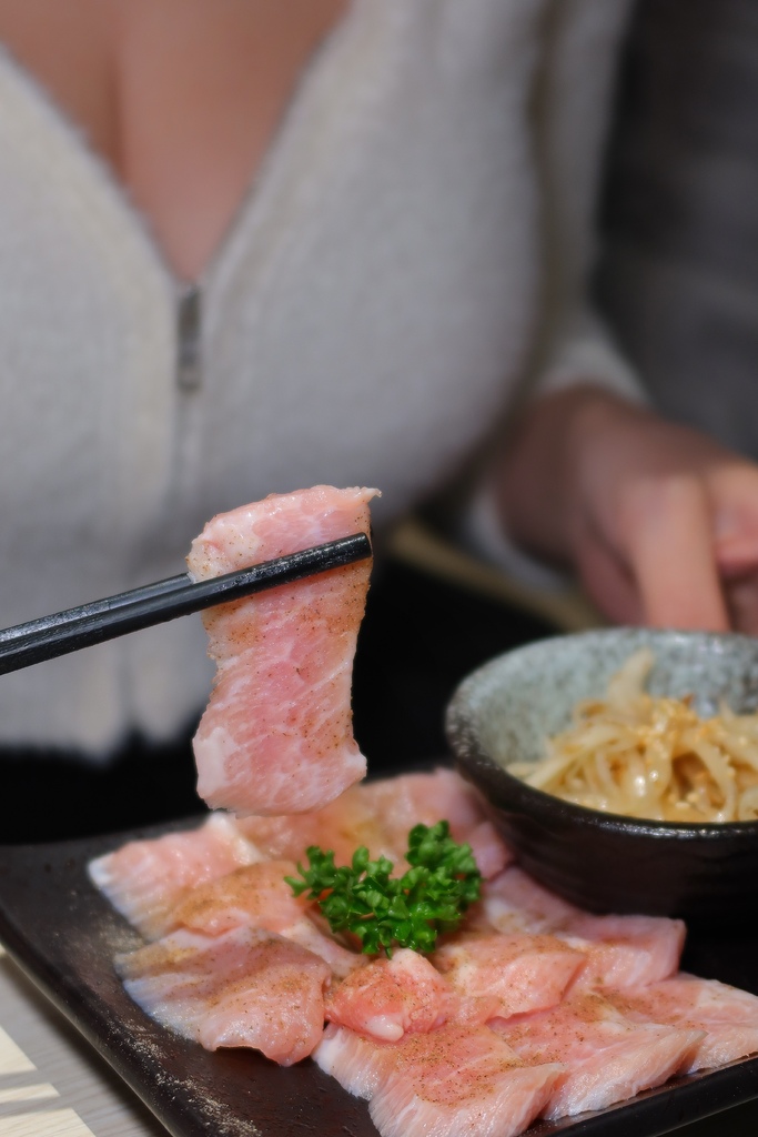 【新店燒肉】牛燒肉Yakiniku，和牛套餐，有多種特色調酒，價格千元有找! @混血珊莎的奇幻旅程
