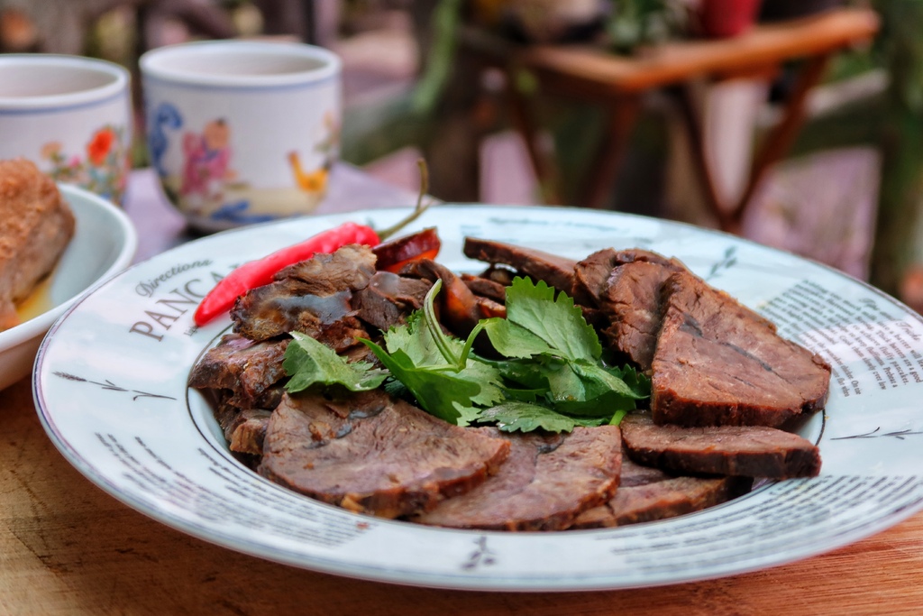 【黑竹園雞爪凍】彰化員林40年滷味老店，來自清朝御膳房御廚祕方 @混血珊莎的奇幻旅程