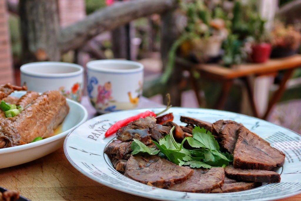 【黑竹園雞爪凍】彰化員林40年滷味老店，來自清朝御膳房御廚祕方 @混血珊莎的奇幻旅程