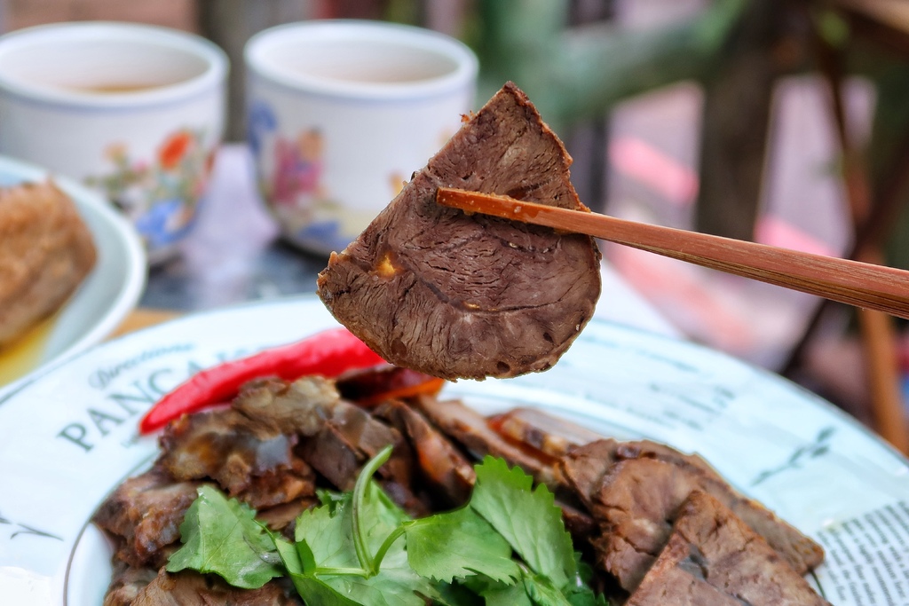 【黑竹園雞爪凍】彰化員林40年滷味老店，來自清朝御膳房御廚祕方 @混血珊莎的奇幻旅程