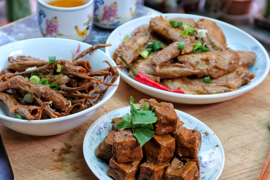 【黑竹園雞爪凍】彰化員林40年滷味老店，來自清朝御膳房御廚祕方 @混血珊莎的奇幻旅程